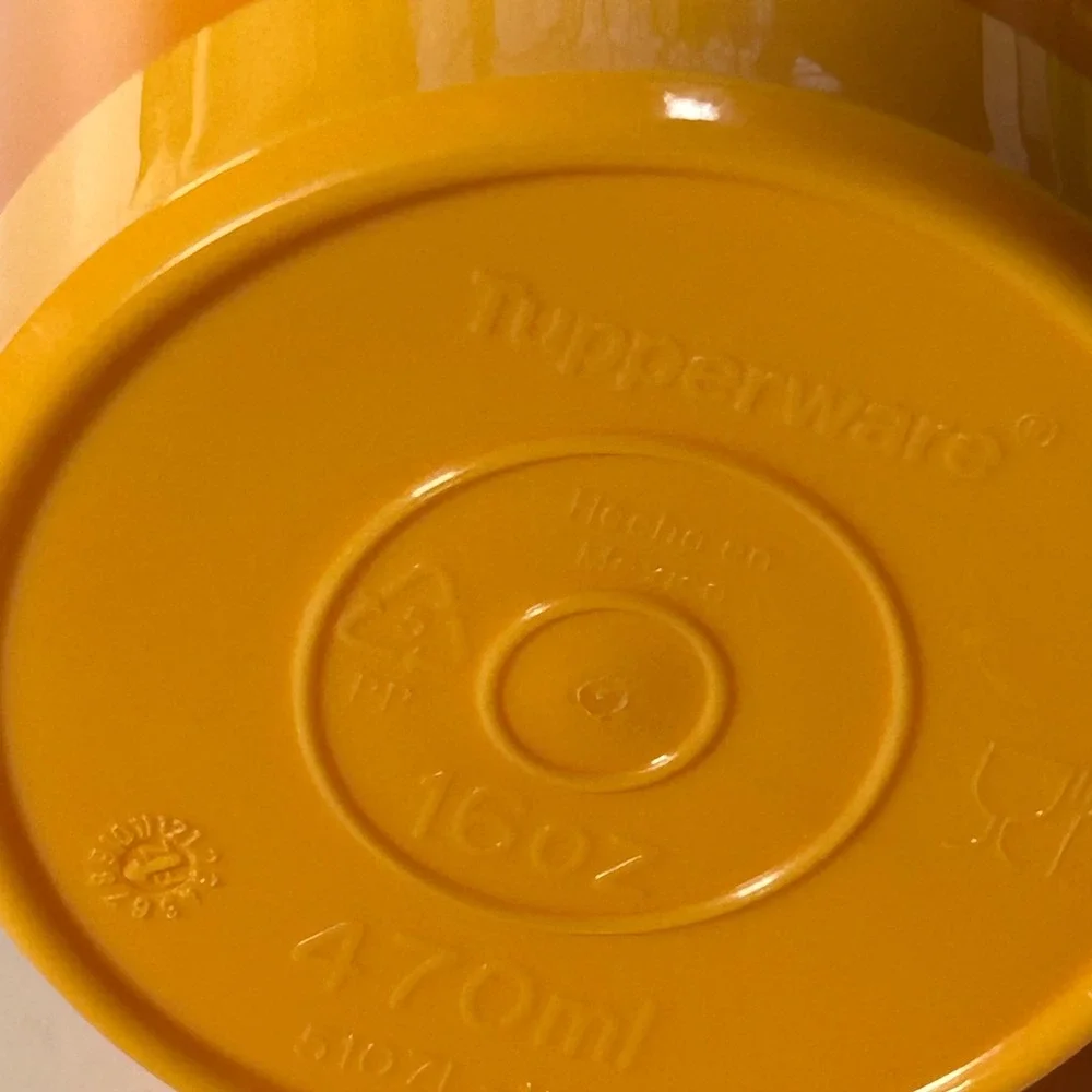 Tupperware Aquaman Snack Cup & Tumbler 16oz Yellow Green Flip Top Lid Kids Adult